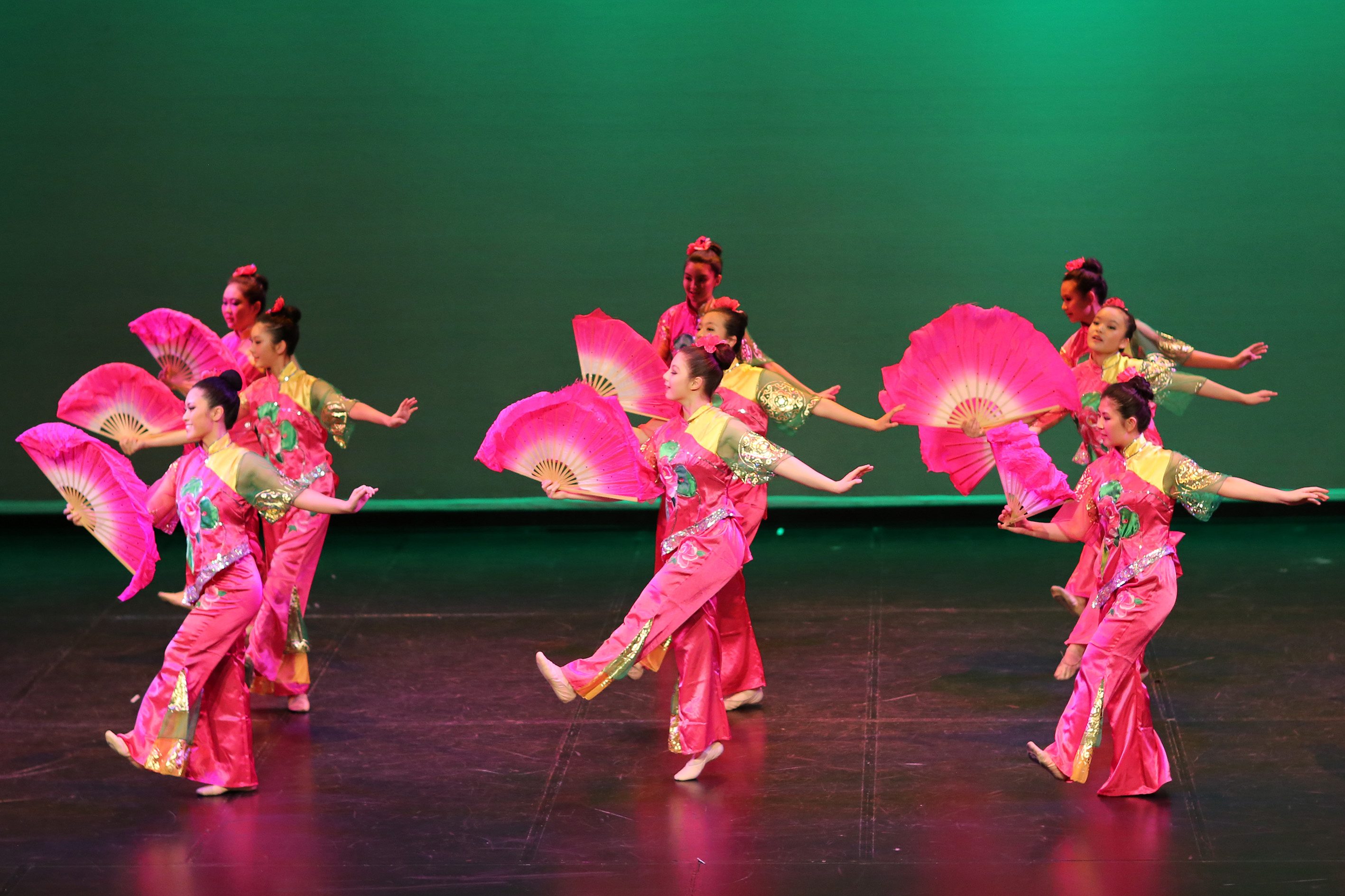 https://pehlamudda.com/public/uploads/images/newsimages/maannewsimage23102021_115552_Chinese-Fan-Dance.jpg